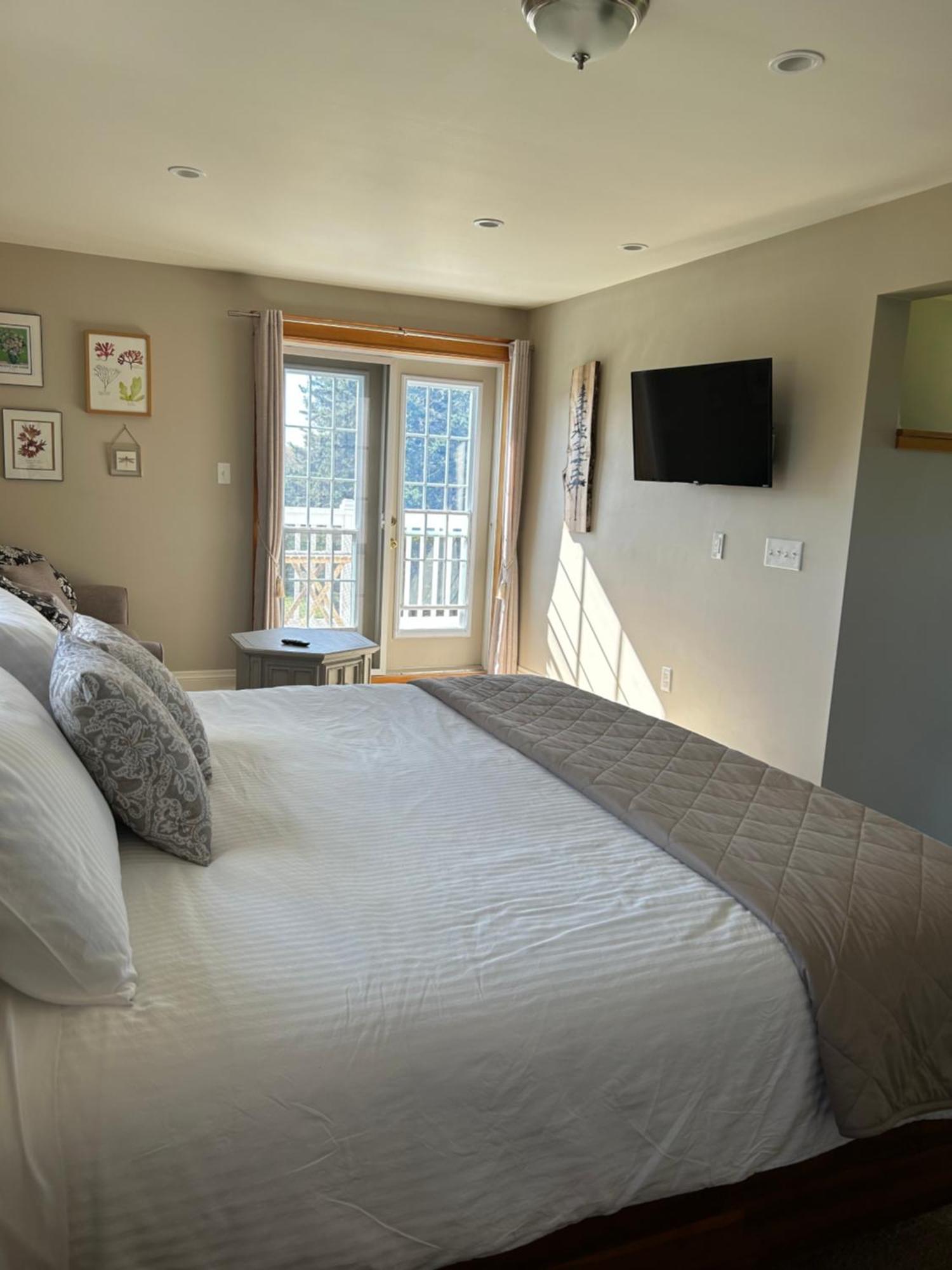 Tides Inn Guest Suites Halls Harbour ภายนอก รูปภาพ